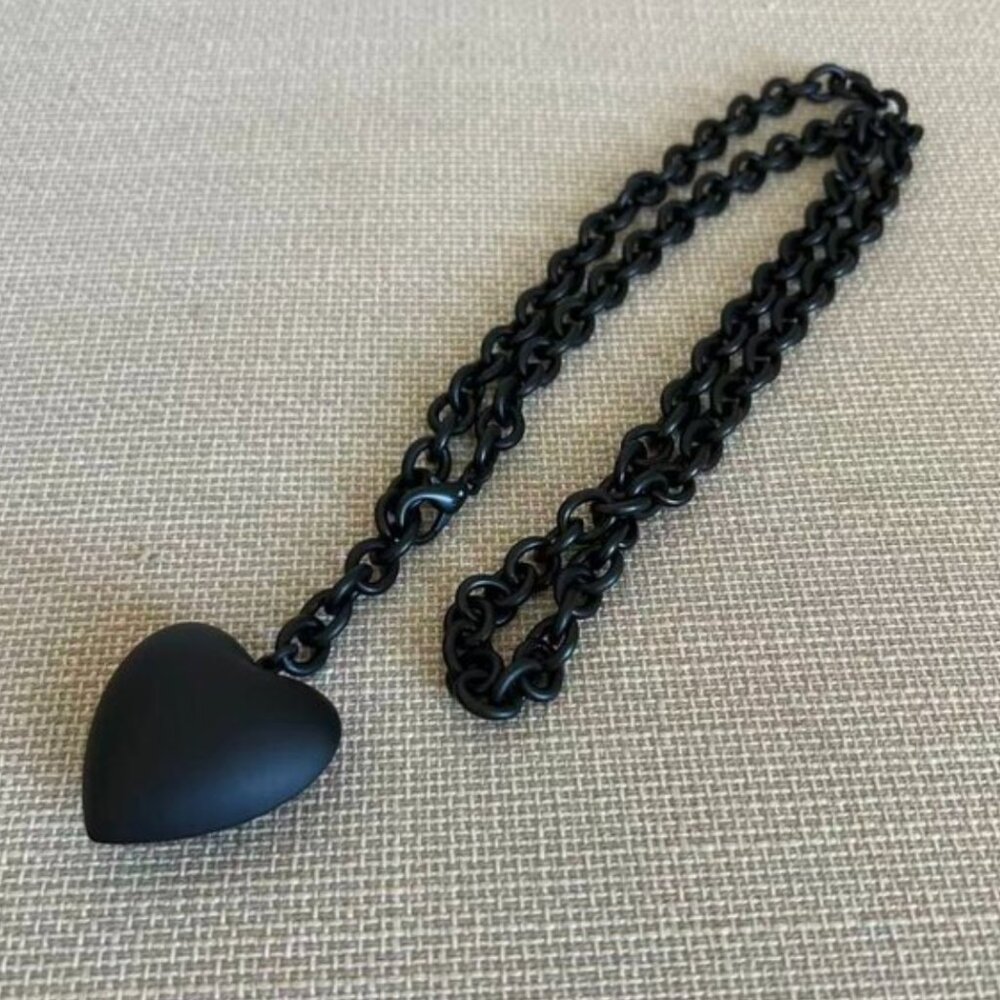 Roxanne Assoulin The Puffy Heart Necklace Black Noir - Picture 3 of 4